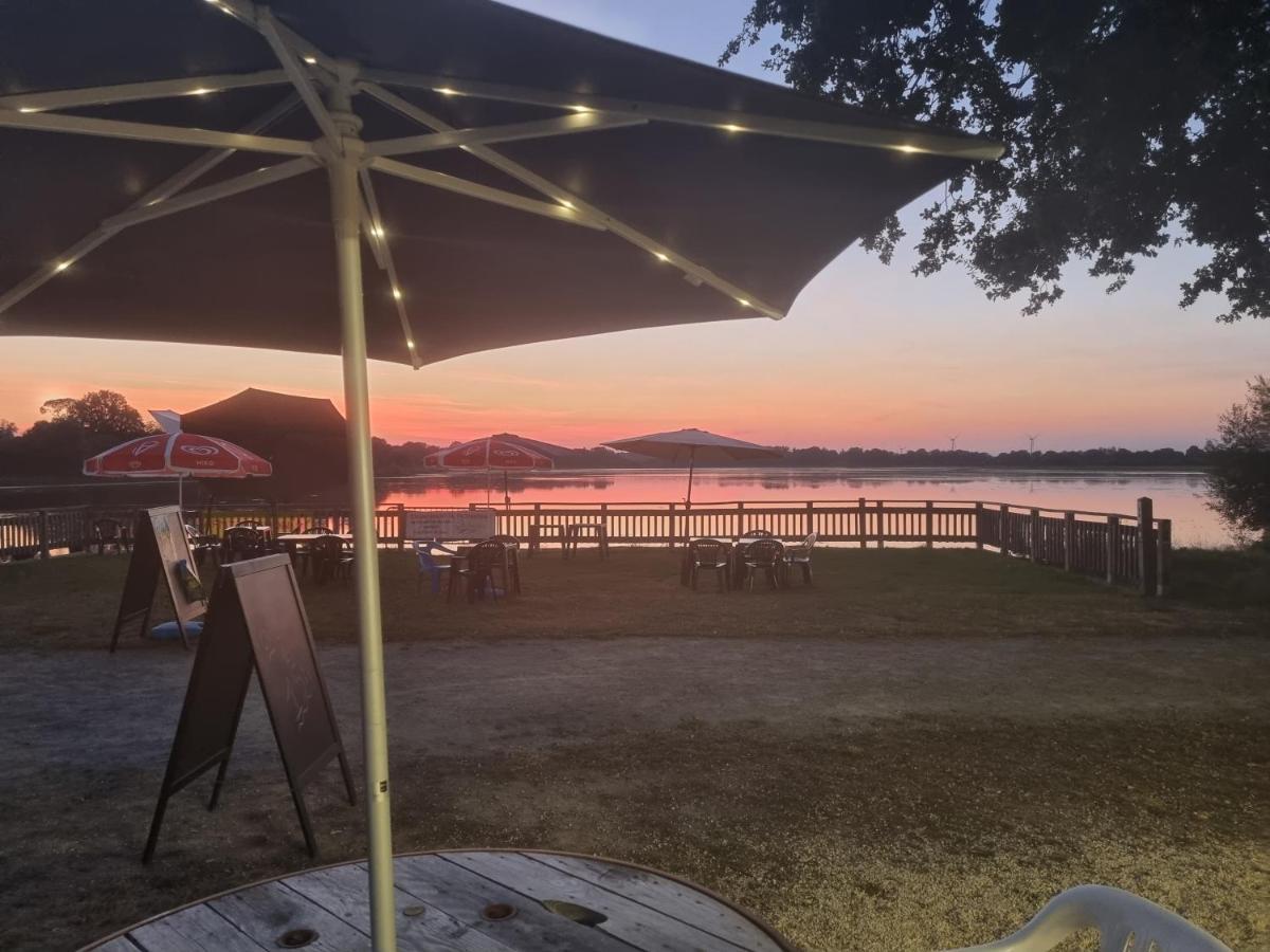 Camping Les Rives Du Lac Bois Morin Eksteriør billede
